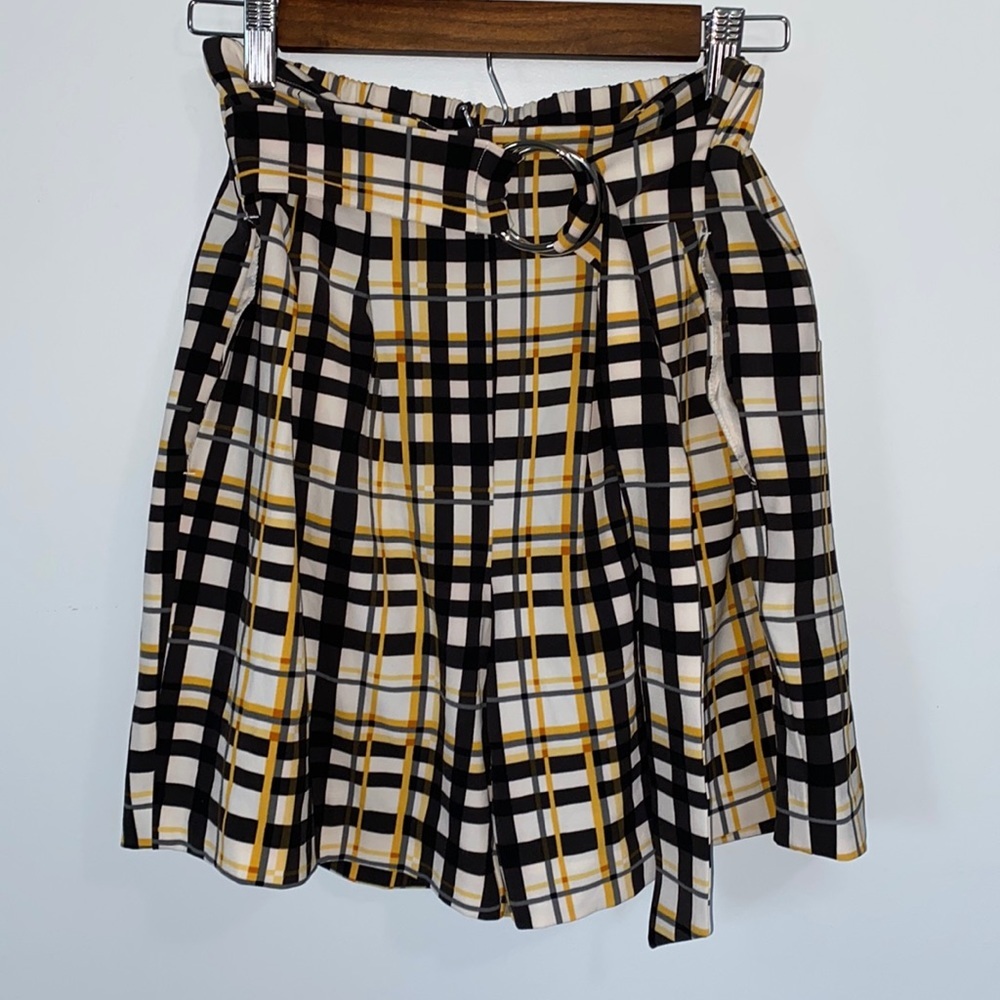 New York & Company 6” Bermuda Shorts. Size XS